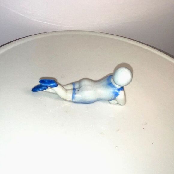 Vintage Bathing Beauty with bathing cap; made in Japan must see - Picture 6 of 6